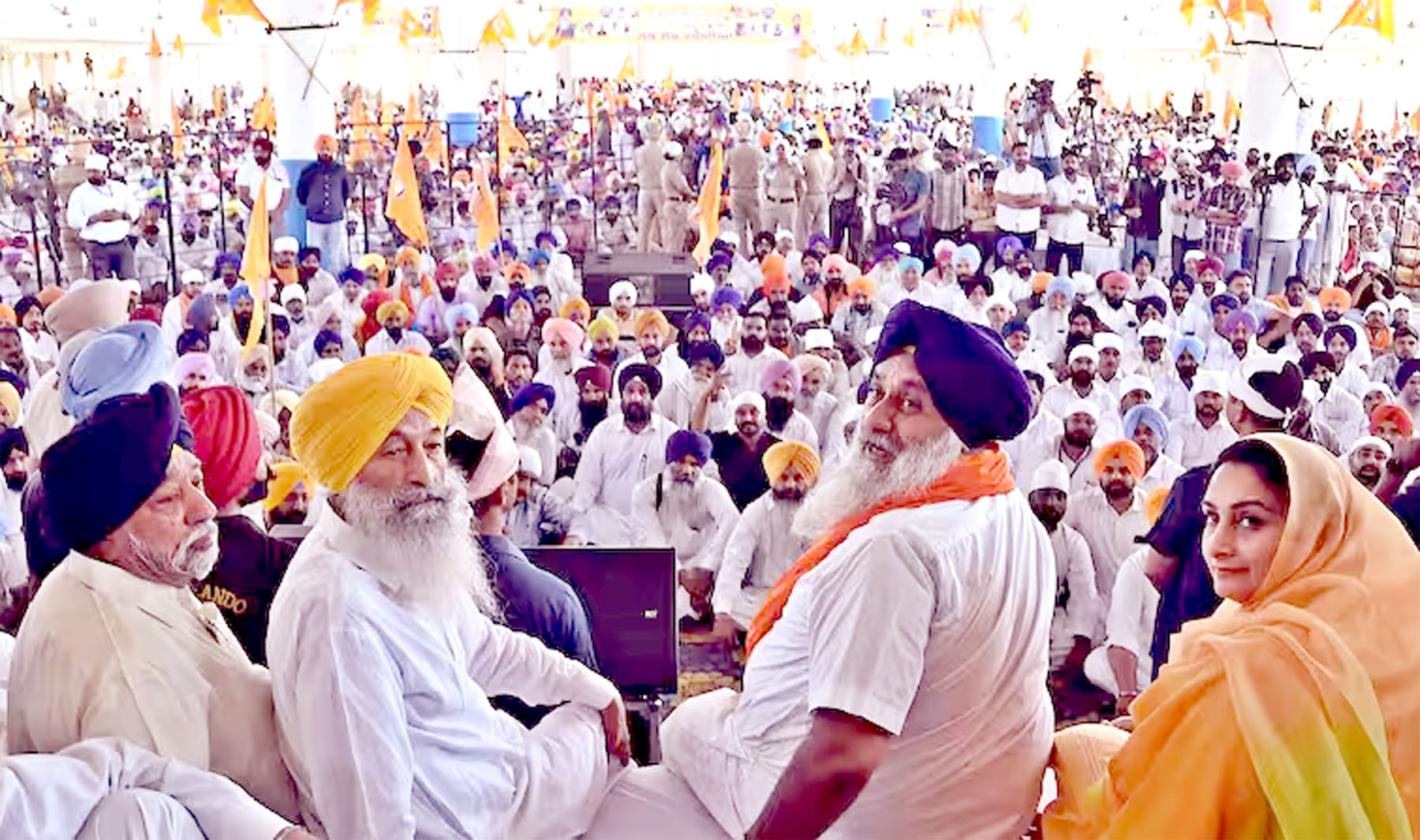 हम सिर्फ पंजाबियों को नौकरी देंगे, बाहरी लोग जमीन नहीं खरीद सकेंगे, गैंगस्टरों और तस्करों का खात्मा करेंगे - सुखबीर बादल।